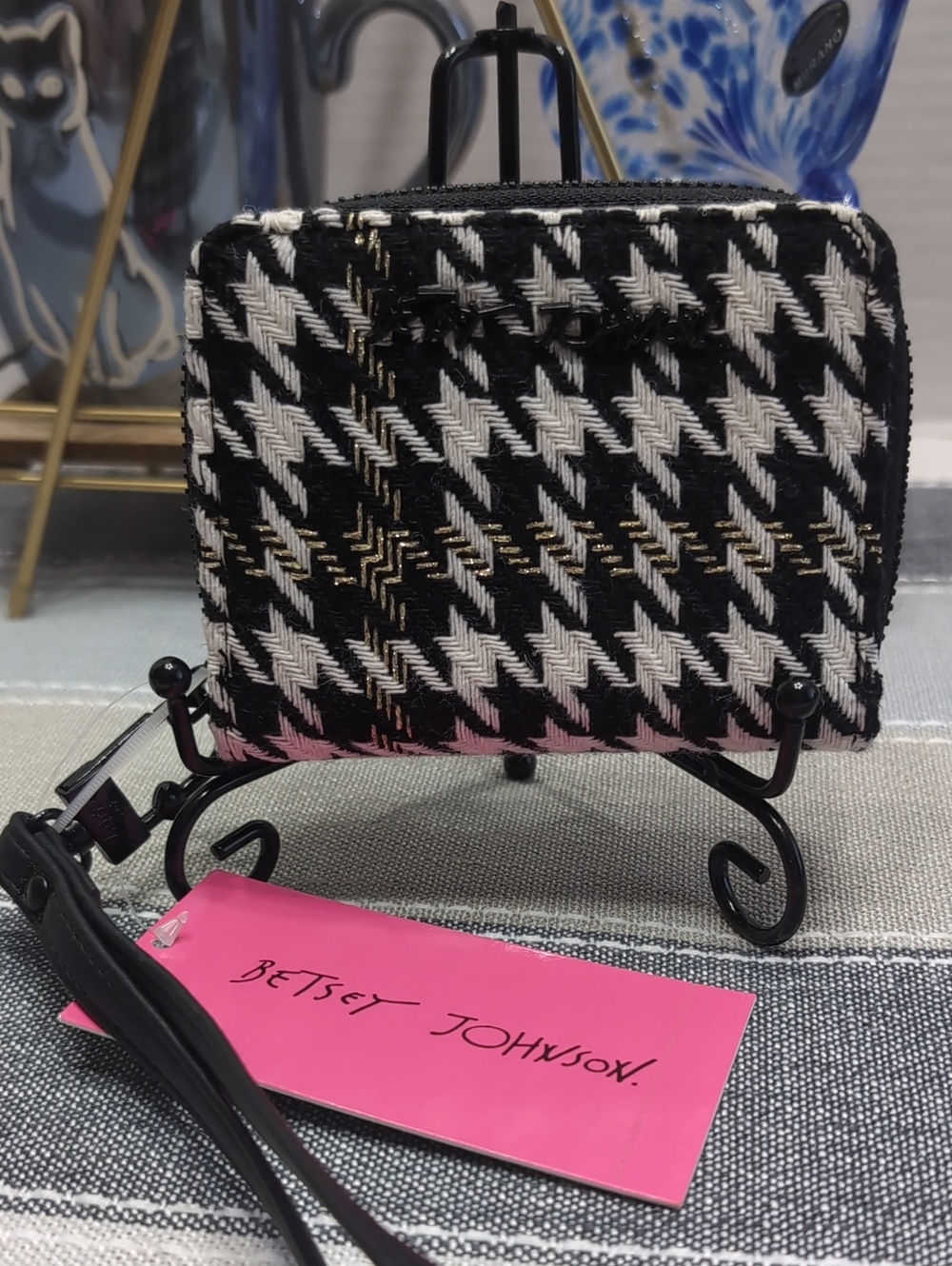 🌹Betsey Johnson Small Black & Off White Houndstooth Wristlet